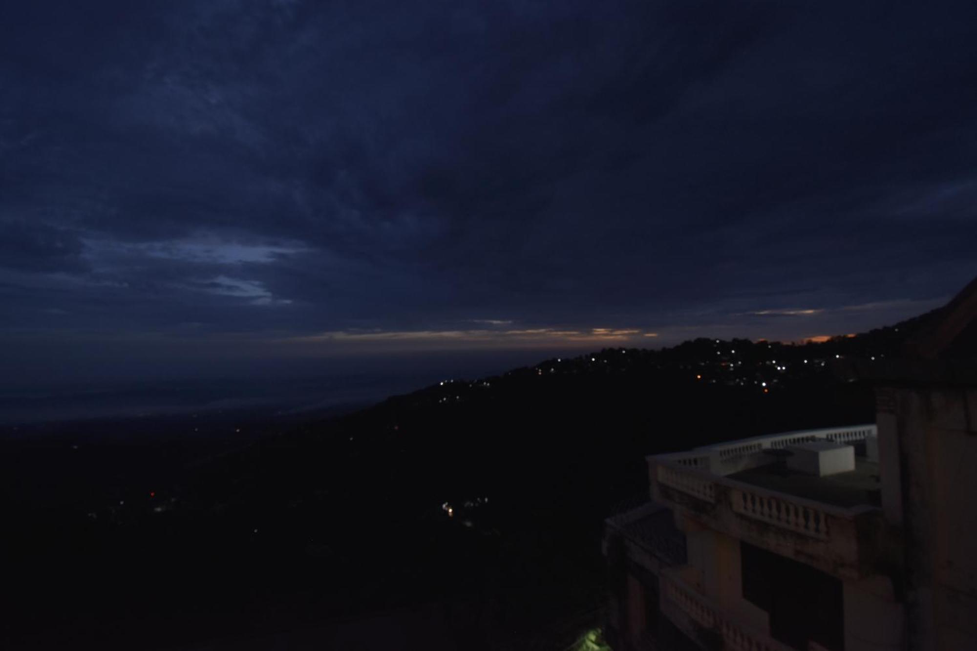 Grand Him Queen Ac Centralized Dharamshala Exterior photo