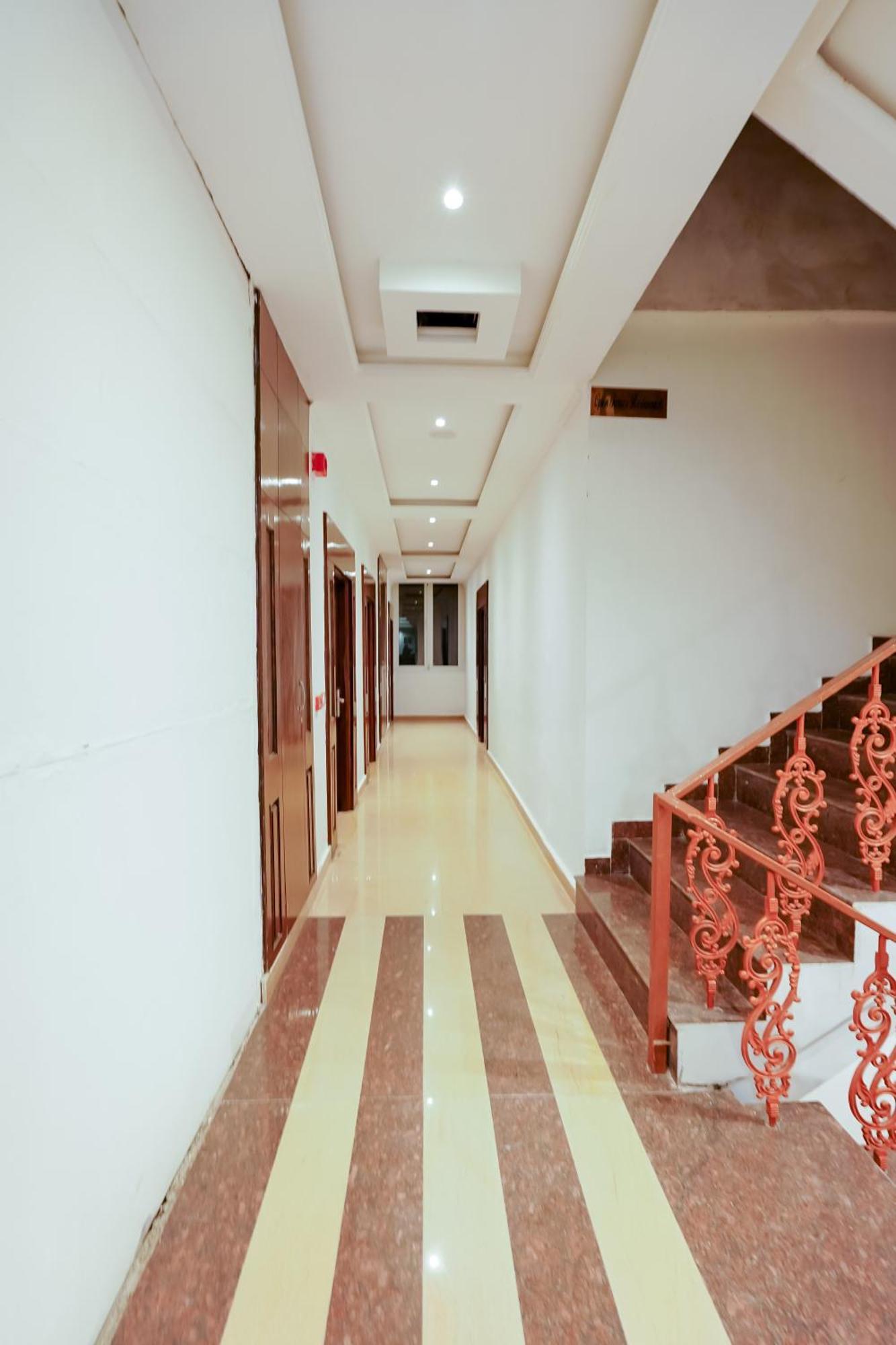 Grand Him Queen Ac Centralized Dharamshala Exterior photo